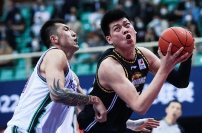 ​山东男篮三消息：朱荣振确定回归，挽留高诗岩方案出炉，一人离队