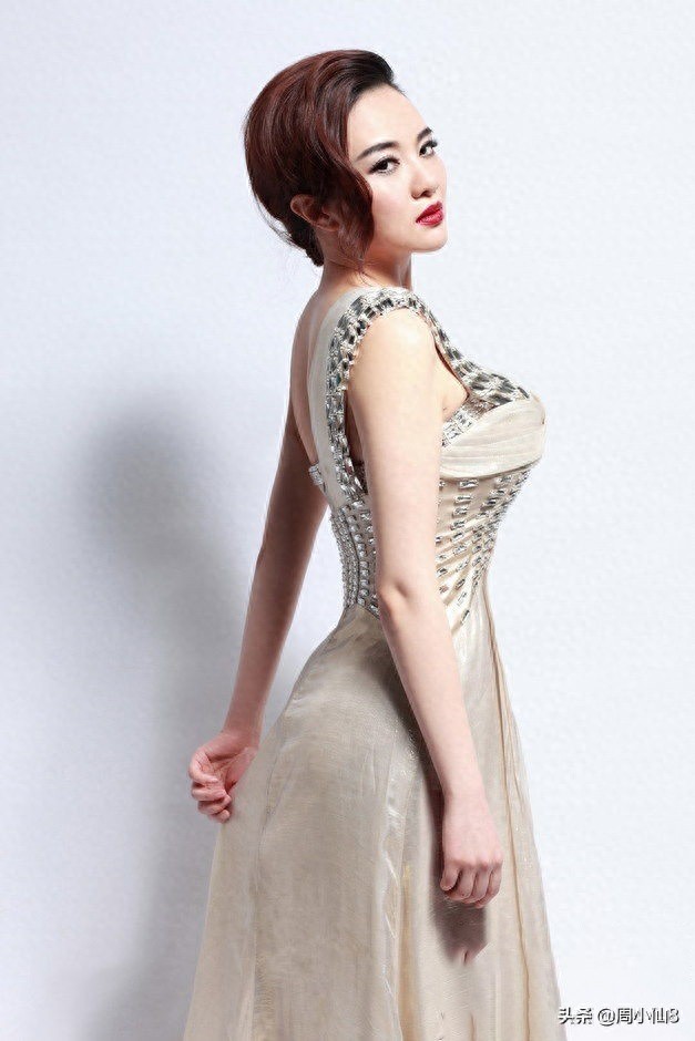 明星孟茜，娱乐圈歌手和演员，清新靓丽，被誉为“宅男女神”