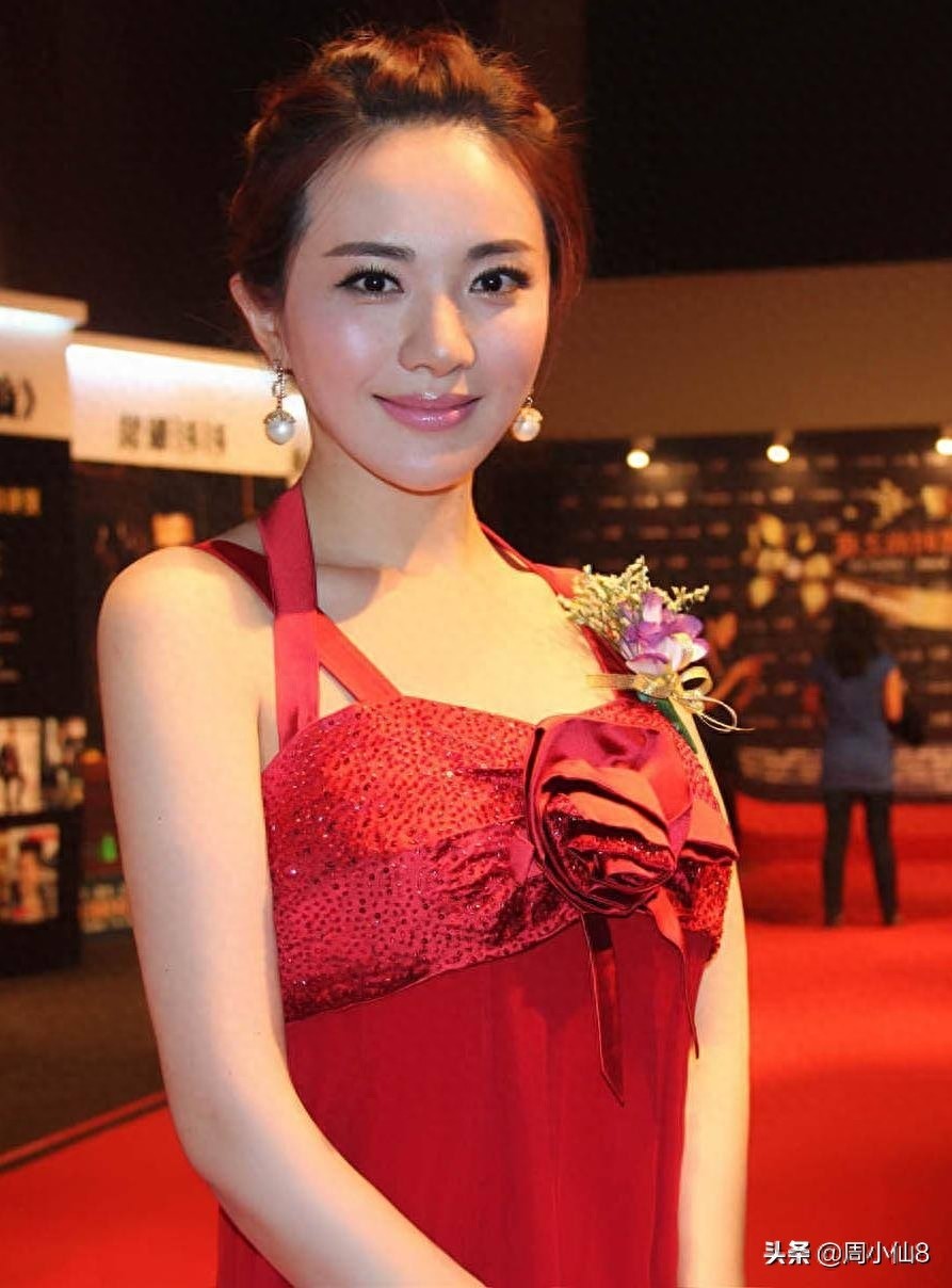 明星孟茜，娱乐圈歌手和演员，清新靓丽，被誉为“宅男女神”