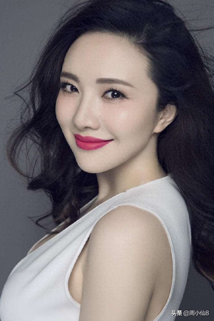 明星孟茜，娱乐圈歌手和演员，清新靓丽，被誉为“宅男女神”