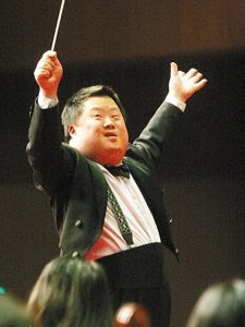 ​智商3岁的＂天才指挥家＂舟舟，被谎言包裹27年，如今咋样了？