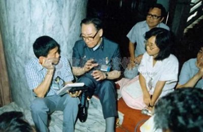 ​蒋纬国晚年照，哥哥尸骨未寒，他却宣称自己是戴季陶之子，为啥？