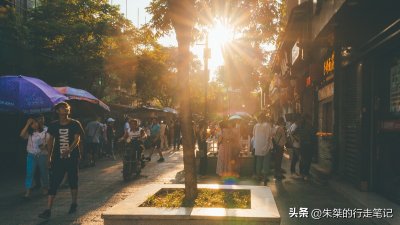 ​我国几座别称“江城”的城市 有第一网红城市 也有因诗仙名句闻名