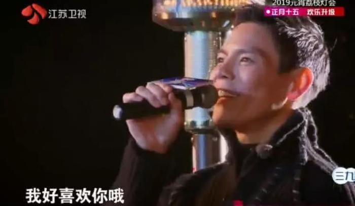 向佐当众表白郭碧婷，郭碧婷反应大方得体，难怪向太会喜欢她