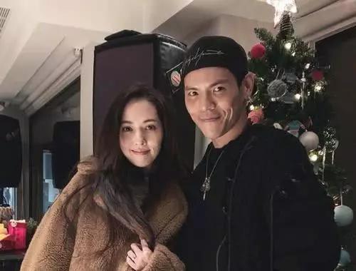 向佐当众表白郭碧婷，郭碧婷反应大方得体，难怪向太会喜欢她