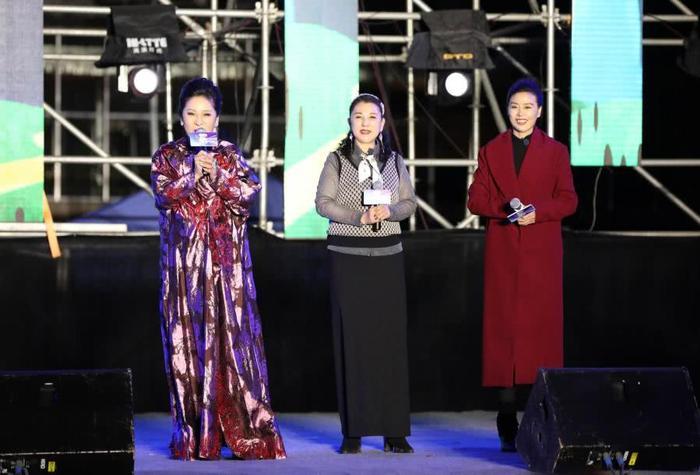 向佐当众表白郭碧婷，郭碧婷反应大方得体，难怪向太会喜欢她