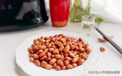 ​油炸花生米的正确做法，炸出来的花生又脆又香，关键还不回潮