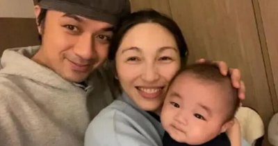 ​古巨基晒一家三口 夫妇俩亲吻宝宝画面充满温馨感