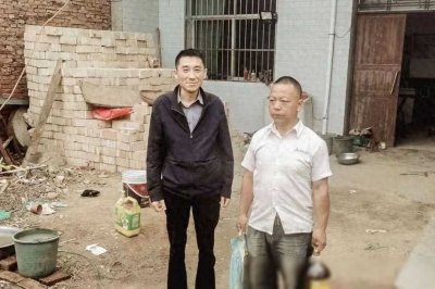 ​临渭区政协委员许宏波、张西峰一行深入基层开展‘一对一结亲助学