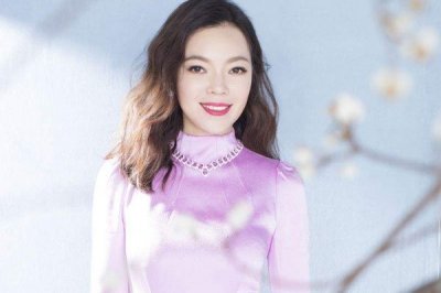 ​富士康老板娘曾馨莹个人资料 父女恋生三个孩子