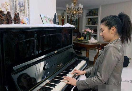 带你看看黄奕住的豪宅，如今生活依然很幸福，跟女儿一起生活