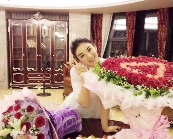 带你看看黄奕住的豪宅，如今生活依然很幸福，跟女儿一起生活