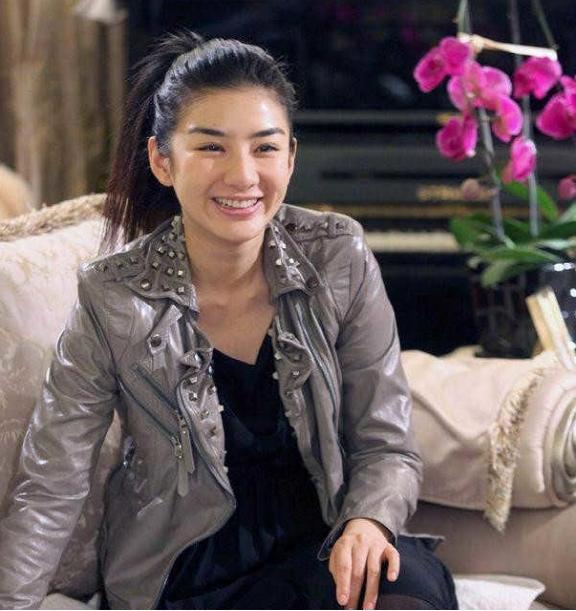 带你看看黄奕住的豪宅，如今生活依然很幸福，跟女儿一起生活