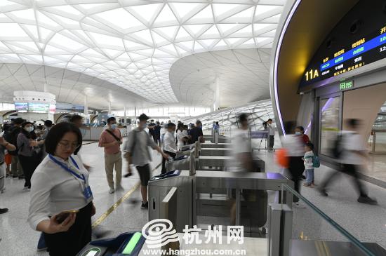 杭州地铁16号线最新情况（复兴号驶出云之城）(2)