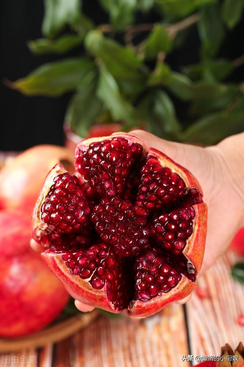 石榴怎么剥皮小妙招（轻松剥石榴的方法）(图2)
