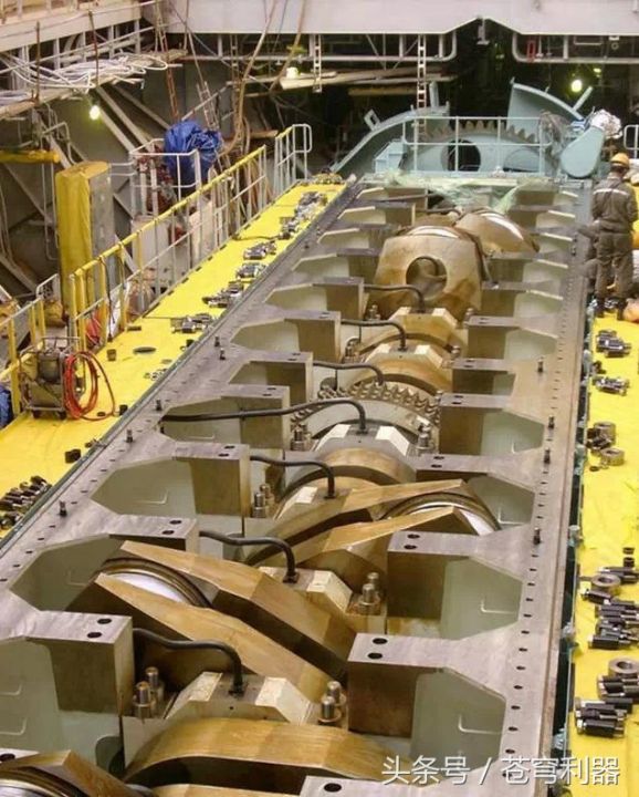 最大货轮多少万吨（能装载1.9万个集装箱）