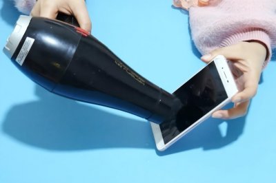 ​手机喇叭进水了怎么办声音沙哑（手机进水声音有杂音滋滋怎么办）