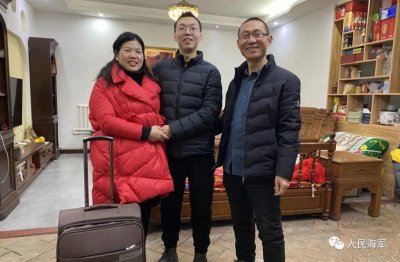 ​军校生回家有多闲不住？狗子都得跟着拉练 5 公里…