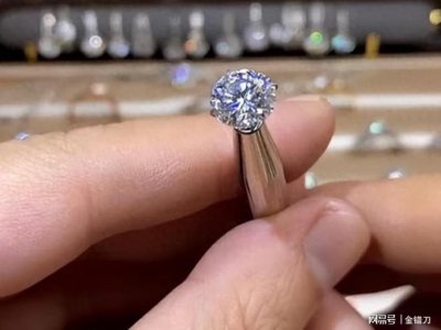 ​从 10 万跌到 270 元？珠宝巨头狼狈离场，“中国在用麻袋装钻石”