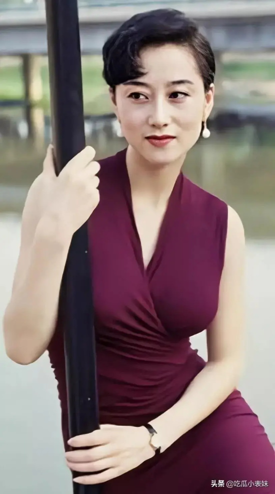 香港女神利智不愧是“最美亚姐”，盘点其惊艳写真照合集