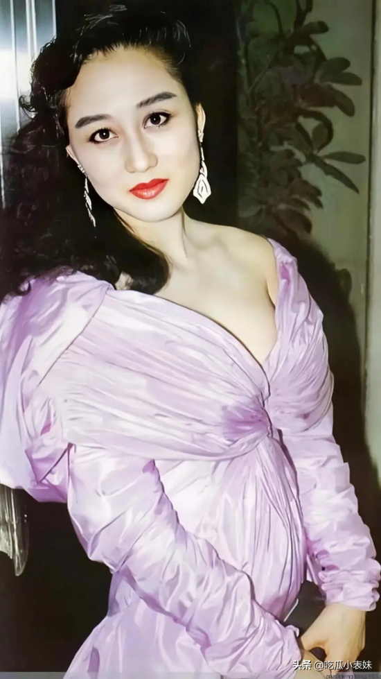 香港女神利智不愧是“最美亚姐”，盘点其惊艳写真照合集