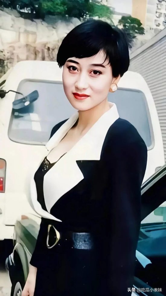 香港女神利智不愧是“最美亚姐”，盘点其惊艳写真照合集