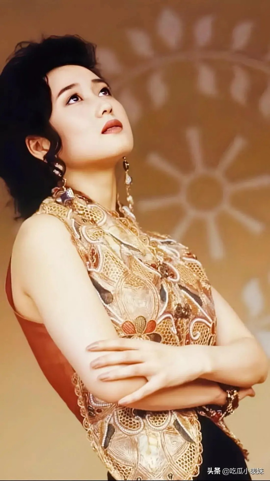 香港女神利智不愧是“最美亚姐”，盘点其惊艳写真照合集