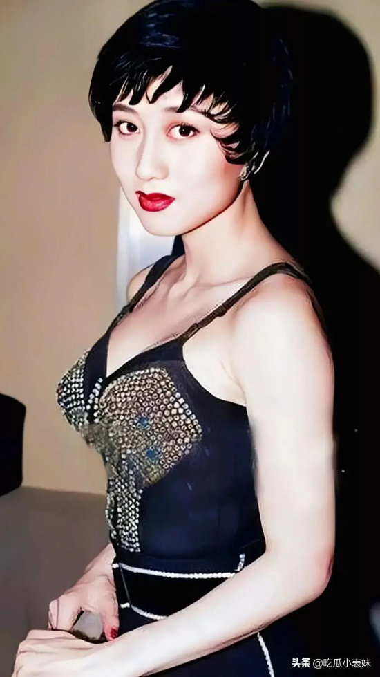 香港女神利智不愧是“最美亚姐”，盘点其惊艳写真照合集