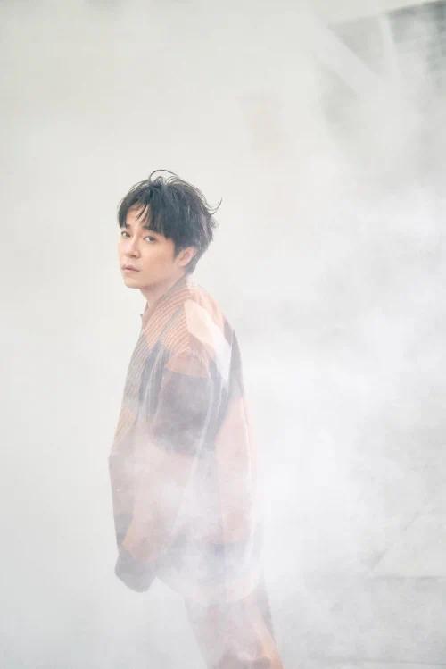 吴青峰独揽词曲创作 新歌《恋人絮语》刻录浪漫