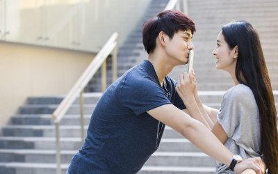 怎样接吻的方法(接吻是技术活总共9种方法)