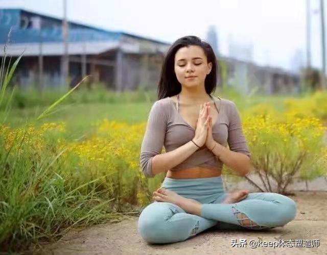 适合中老年的几个瑜伽动作(适合50岁练的瑜伽基本动作)(图2) 适合中老年的几个瑜伽动作(适合50岁练的瑜伽基本动作)(图2)