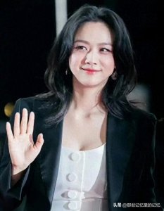 ​从初恋到跨国婚姻，汤唯如何在事业与家庭间“乘风破浪”？