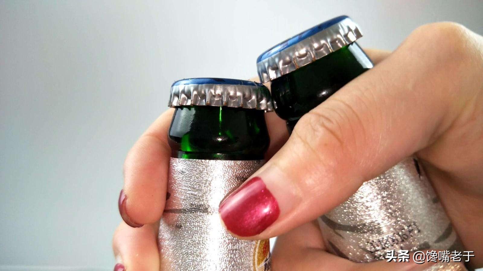怎样徒手开啤酒瓶（没有起瓶器用什么开啤酒）(图3)