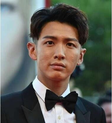 柯震东近照满脸沧桑,男神你肿么了?