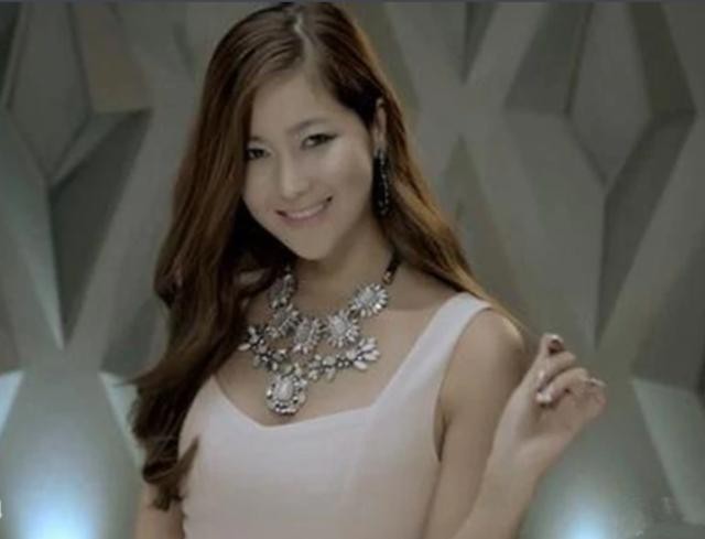 韩国女星松雨制作蛋糕售卖有霉菌（女星松雨此前涉嫌抄袭）