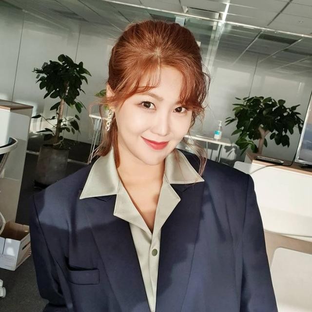 韩国女星松雨制作蛋糕售卖有霉菌（女星松雨此前涉嫌抄袭）