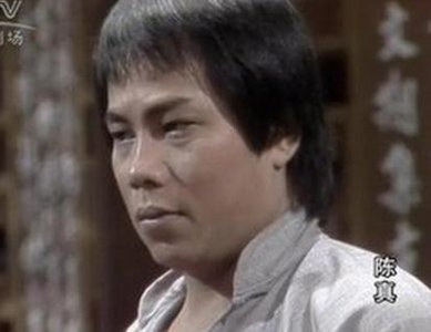 你还记得梁小龙版陈真?前妻遭泼硫酸不离不弃,后娶小20岁妻子