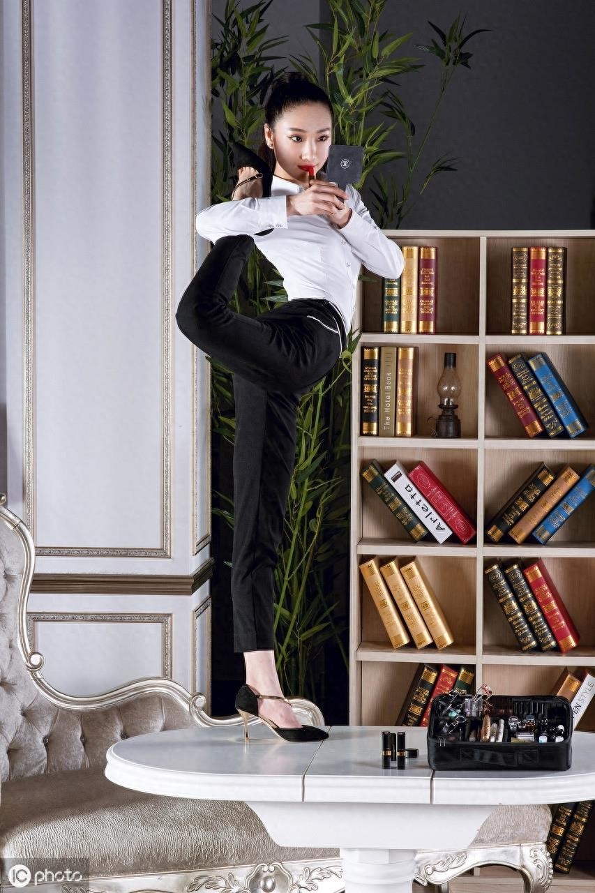 中国第一柔术女王——刘藤，在北京住处的生活照