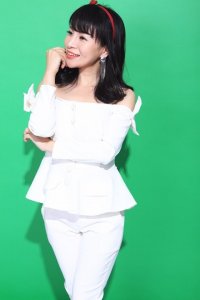 ​张娜娜优雅大片曝光 靓丽脱俗气质不凡