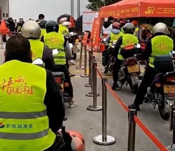 ​摩托车大军返乡，春节的独特风景