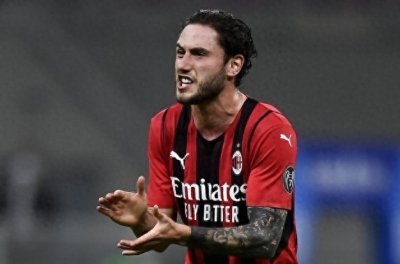 ​记者：米兰一直没向卡拉布里亚提供续约合同，冬窗可能卖掉他