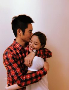 ​升级当爸！49岁郑嘉颖宣布陈凯琳怀孕喜讯