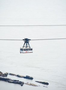 ​我国自行设计大型跨江客运索道：重庆长江索道