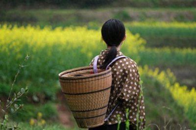 ​被束缚的灵魂！留守妇女诉说内心秘密，出轨背后的真实痛与爱！