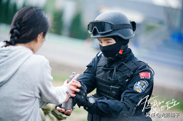 马思纯和白敬亭花絮（国产太阳的后裔评分8.1）(2)