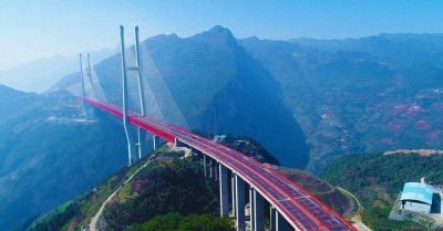 ​世界上最高的桥梁耗资10亿有200层楼高