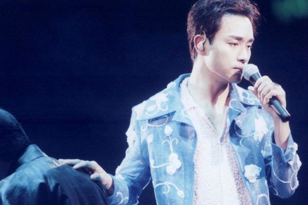 张国荣为什么跳楼