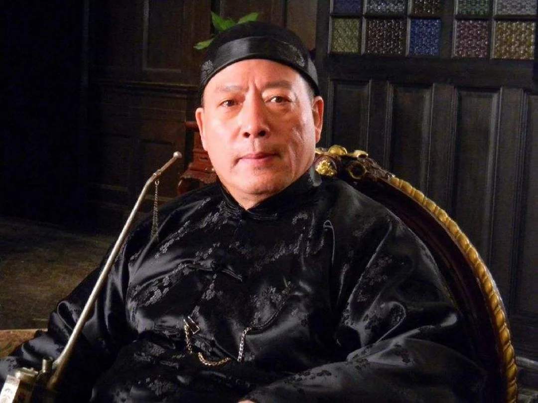 黄金荣：救过蒋介石，54岁被军阀儿子抽耳光，84岁扫大街晚景凄凉