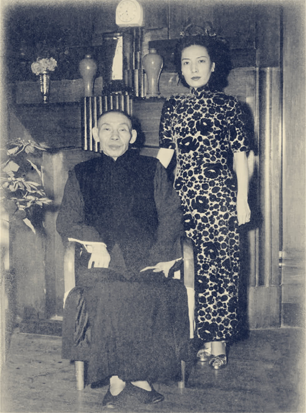 黄金荣：救过蒋介石，54岁被军阀儿子抽耳光，84岁扫大街晚景凄凉