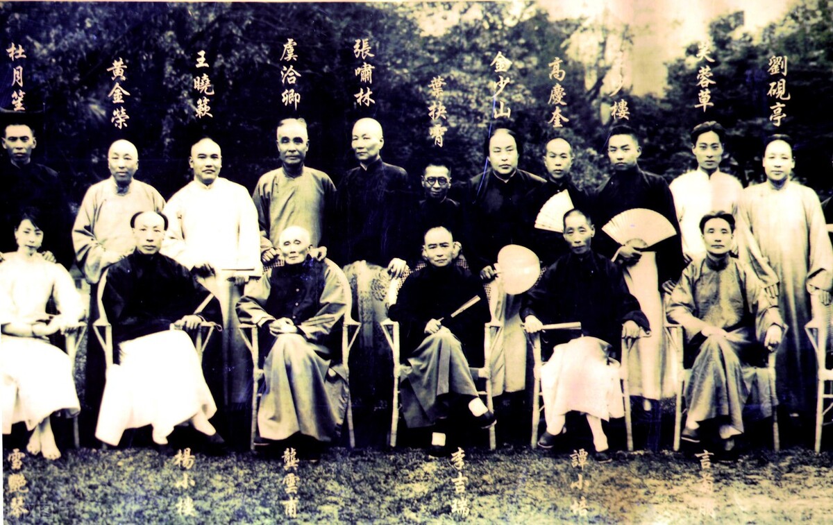 黄金荣：救过蒋介石，54岁被军阀儿子抽耳光，84岁扫大街晚景凄凉